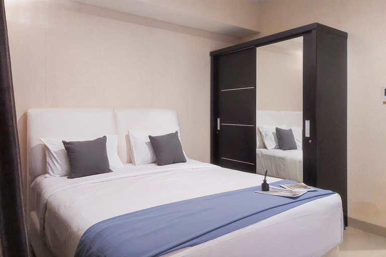 Bedroom 3, Spacious and Homey Studio Room Paramount Skyline Apartment, Tangerang