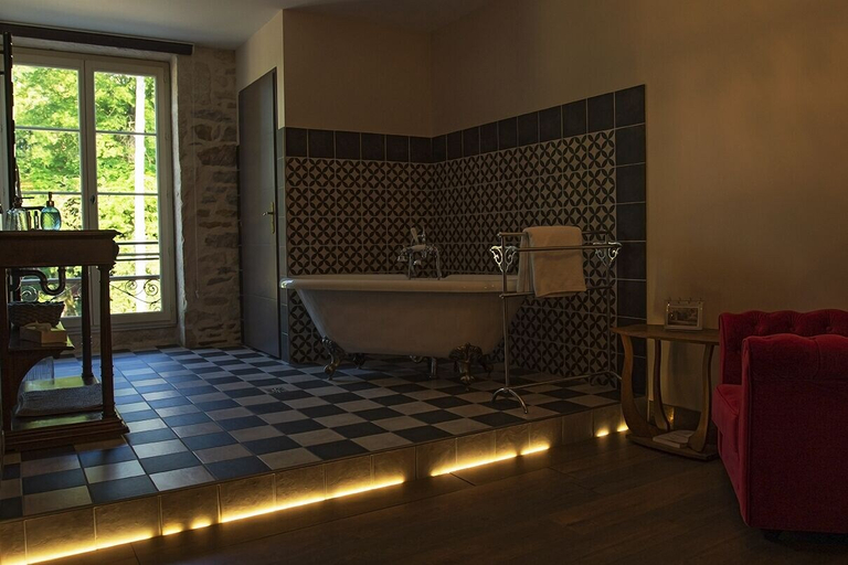 Bathroom 5, Le Terminus, Saône-et-Loire