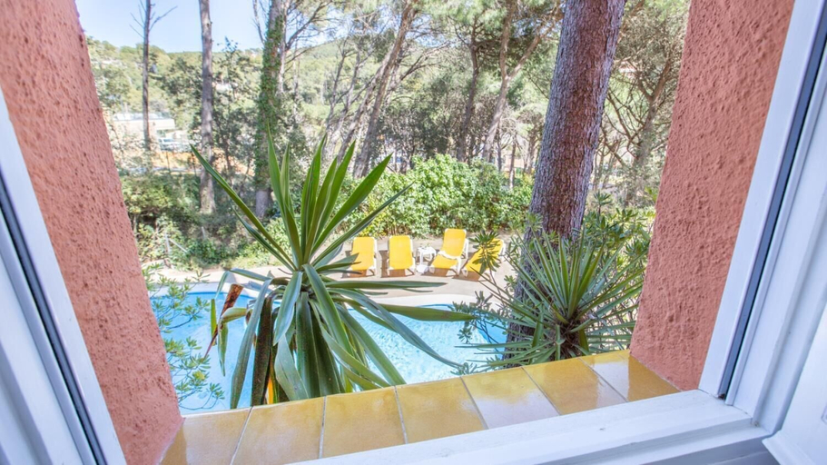 Room 2, Carena Pl in Llafranc, Girona