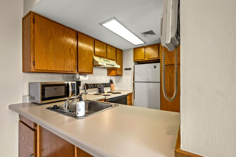 Room 5, Sleeps 4 Private Balcony w Views Heated Pool, Sevier