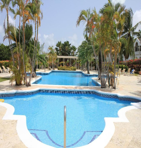 Room 2, Paradise BDS - 3 B R Golf Villa at Rwml