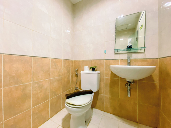 Bathroom 3, Strategic and Homey Studio at Tamansari Sudirman Apartment, Jakarta Selatan