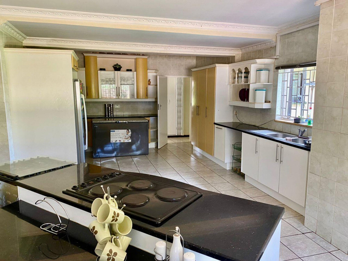Room 5, 5 bed Villa in the Heart of Vainona - 2282, Harare