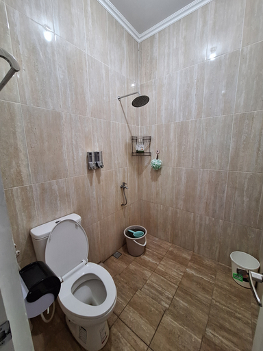Bathroom 2, Nuri Rose Homestay, Bantul