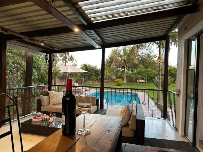 Room 4, Stunning 2 bed With Pool - 2275, Harare