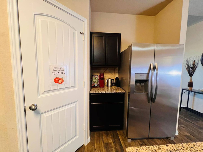 Room 3, Spacious 4BR Home w Game Room Office Backyard, Hays