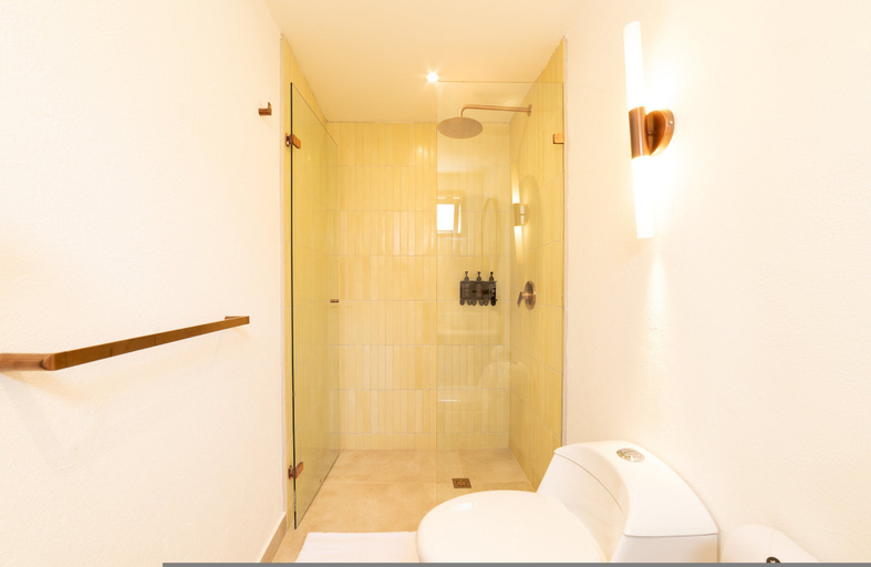 Room 5, w Incredible 5BR House w Jacuzzi in El Poblado, Medellín