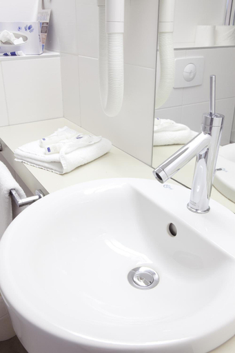 Bathroom 5, Kyriad - Deauville St Arnoult, Calvados
