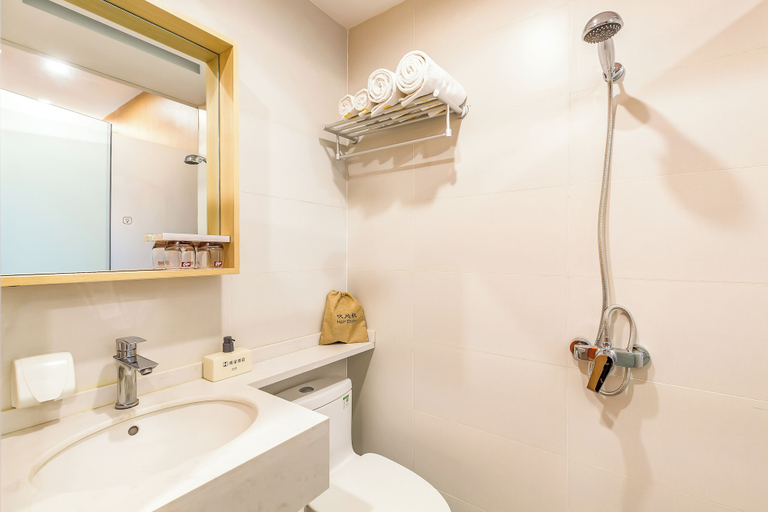 Bathroom 4, Dequan Guangwai Hotel, Beijing