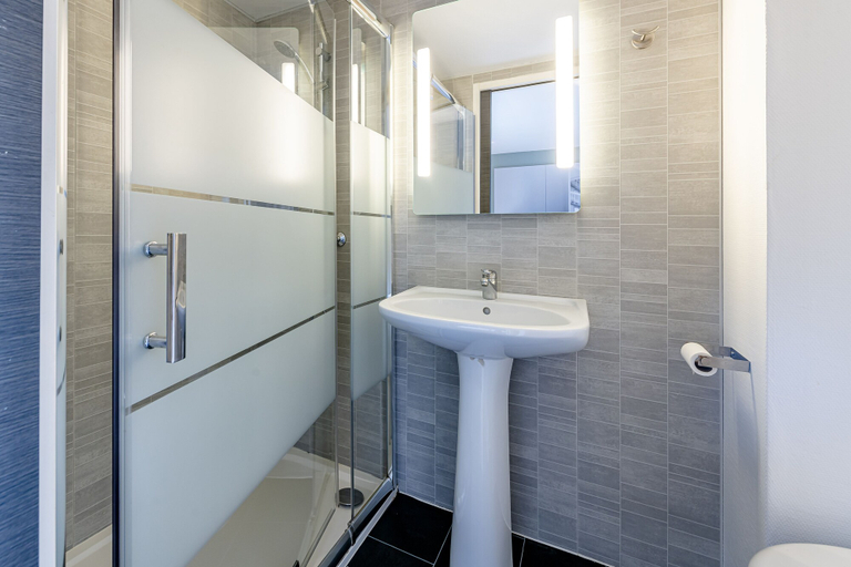 Bathroom 4, B&B Hotel Bordeaux Le Haillan, Gironde