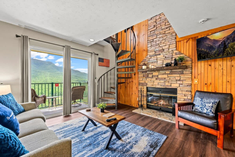 Room 3, Indoor Pool Mountain Views Hot Tub Sleeps 6, Sevier