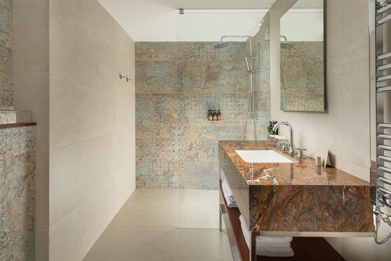 Bathroom 3, Jalta Boutique Hotel, Praha 1
