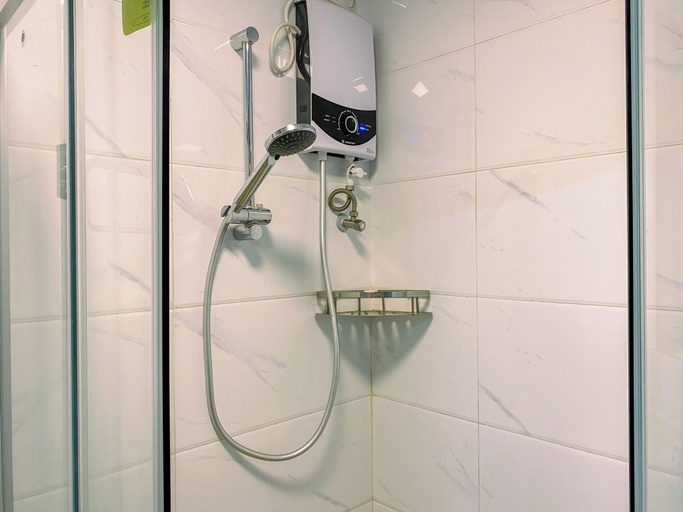 Bathroom 2, Tranquil Living 3BR Apartment Sky House BSD, Tangerang Selatan