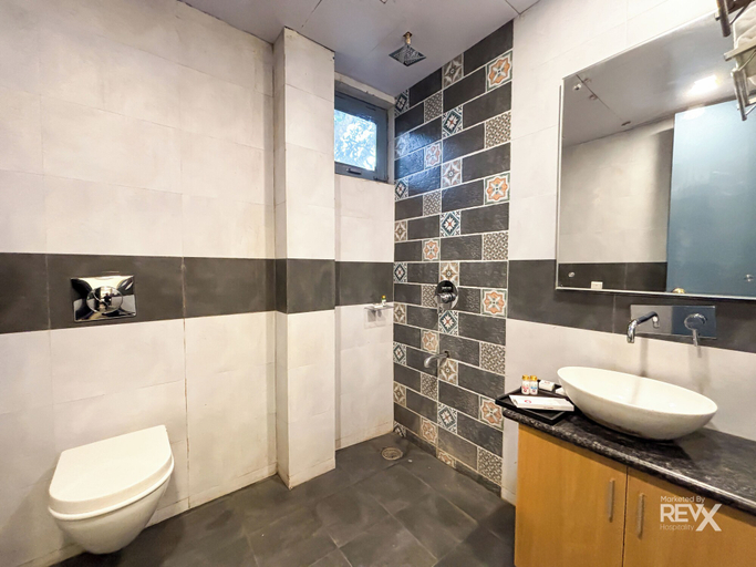 Bathroom 5, The Maple Woods Resort, Nainital