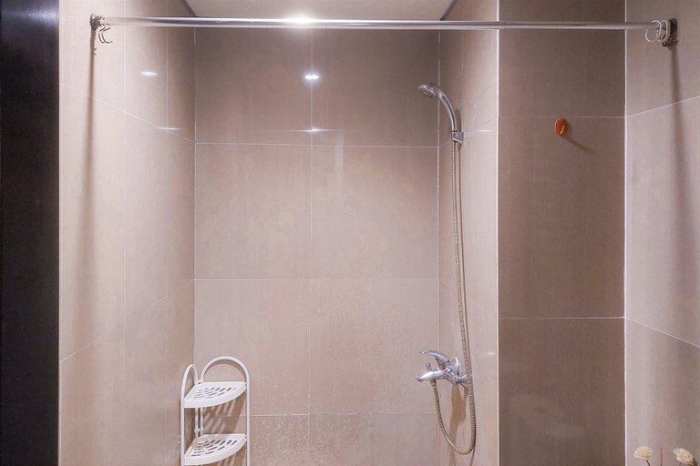 Bathroom 5, Spacious and Homey Studio Room Paramount Skyline Apartment, Tangerang