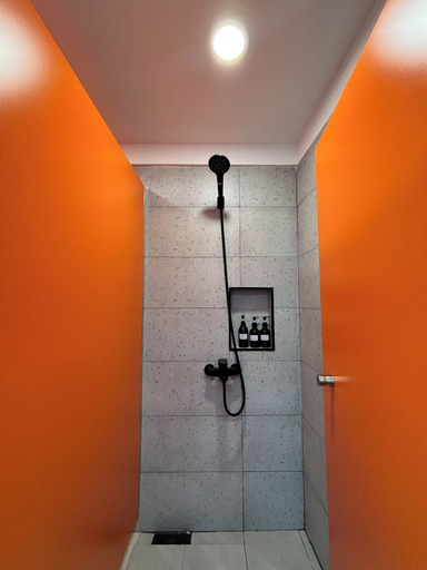 Bathroom 2, Cozy Cubes, District 1