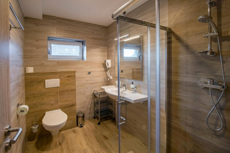 Bathroom 3, Villa Wine House, Znojmo