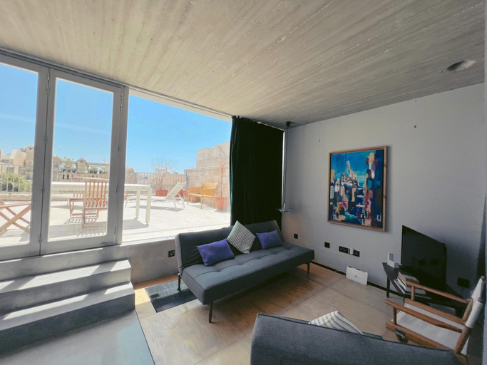 Room 2, Spacious 1BR Penthouse With a Rooftop Terrace