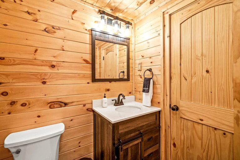 Room 4, 180 Views Sleeps 7 Private Hot Tub Full Kitchen, Sevier