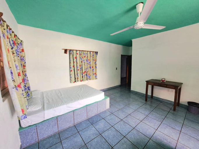 Bedroom 3, Coco Bay Hotel, Aquila