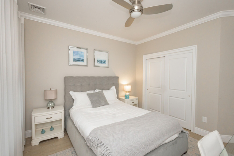 Room 5, Spacious 6BR Beach Home With Elevator Heated Pool - Ideal for Family Vacations, Atlantic