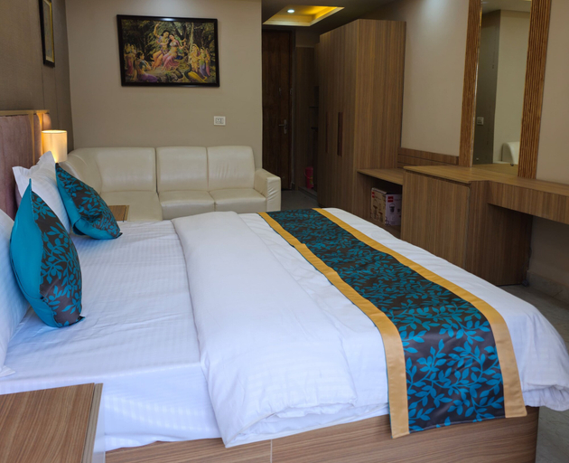 Bedroom 4, Shri Sadhana Inn, Mathura