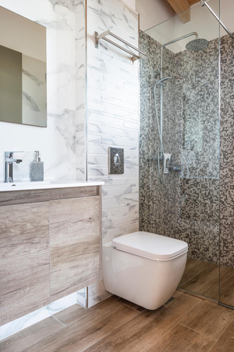 Bathroom 3, First House, Vlorës