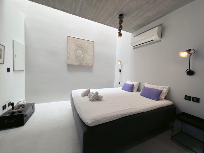 Room 4, Spacious 1BR Penthouse With a Rooftop Terrace