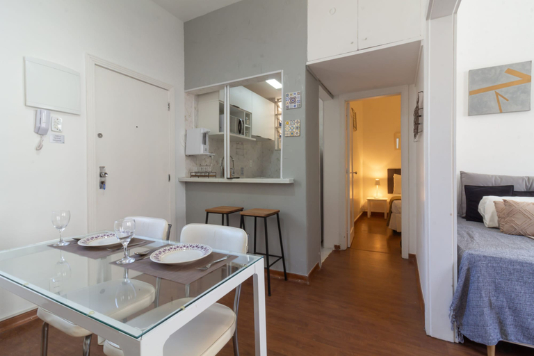 Room 2, Refuge in Copacabana for two Nsc1011, Rio de Janeiro