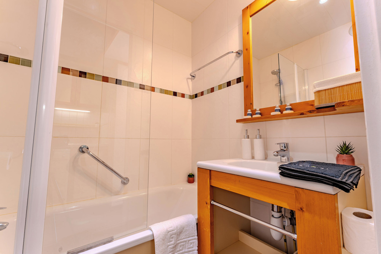 Bathroom, Club Hotel 1650, Savoie