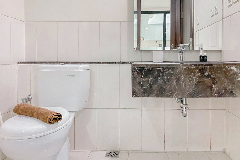 Bathroom, Spacious and Combined 1BR Apartment at Nine Residence, Jakarta Selatan