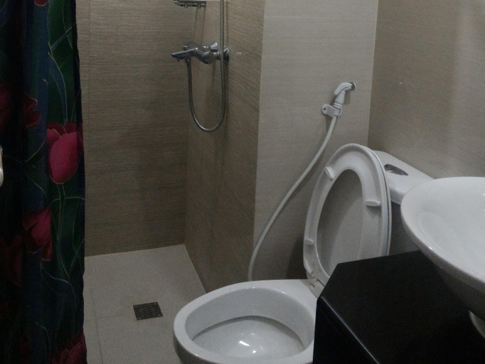 Bathroom 4, Favila Condotel - 150 Newport Boulevard, Pasay City