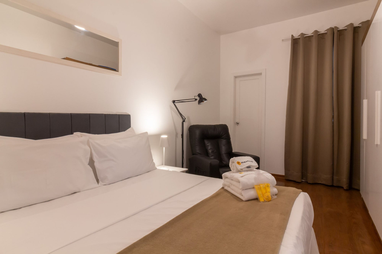 Room 3, Refuge in Copacabana for two Nsc1011, Rio de Janeiro