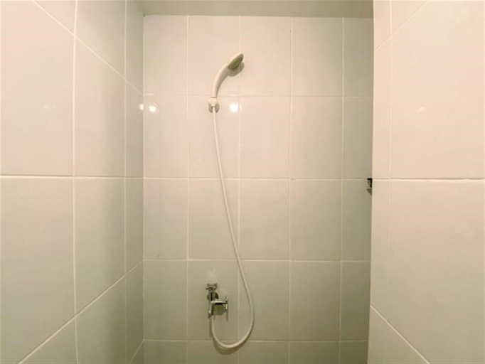 Bathroom 3, Simply Studio At Tokyo Riverside Pik 2 Apartment, Tangerang
