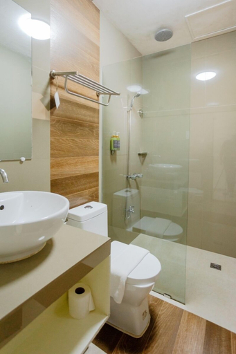 Bathroom 5, Spacio Caliraya, Lumban