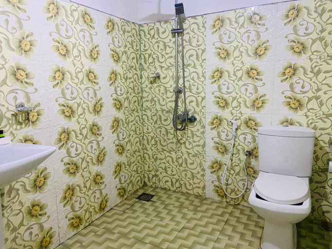Bathroom 2, Grand Glorious, Haputale