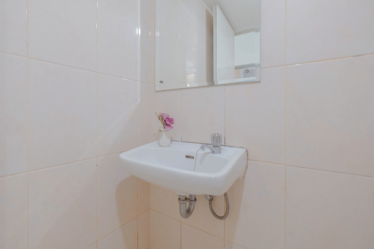 Bathroom 3, Comfy and Restful Studio at Springlake Summarecon Bekasi Apartment, Bekasi