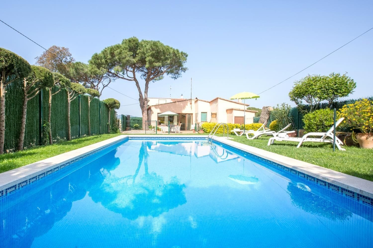 Room 5, Tres Pins 1 in Lloret de Mar, Girona