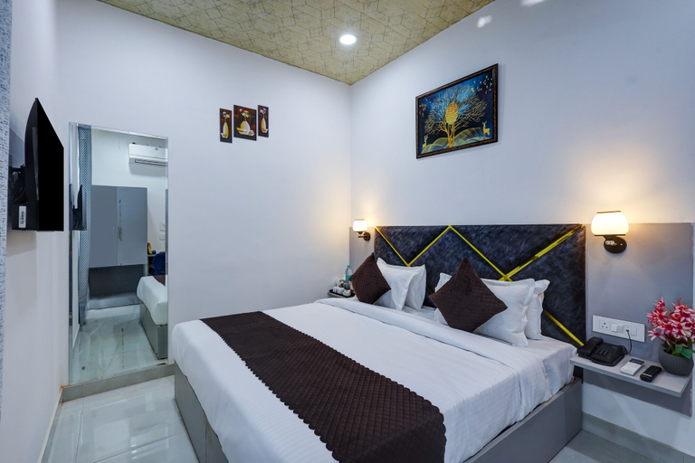 Bedroom 2, Hotel Warm Welcome Inn Noida Sector 26, Gautam Buddha Nagar