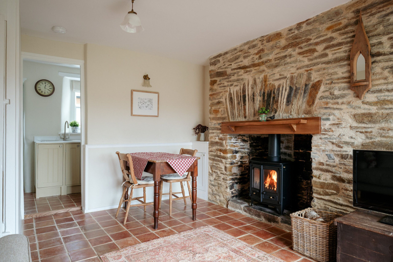 Room 5, Pear Tree Cottage in South Milton, Devon