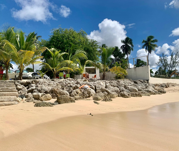 Room 4, The Art Studio 12 Beachfront Apartment Barbados