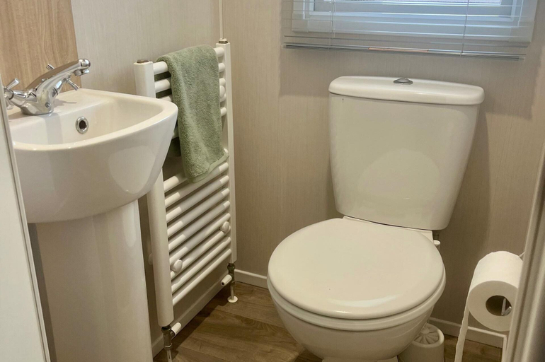 Bathroom 5, Surfside Bliss - Cayton Bay Park Caravan, North Yorkshire