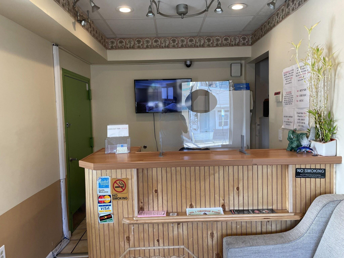 Public Area 2, Sea Palace Motel, Ocean