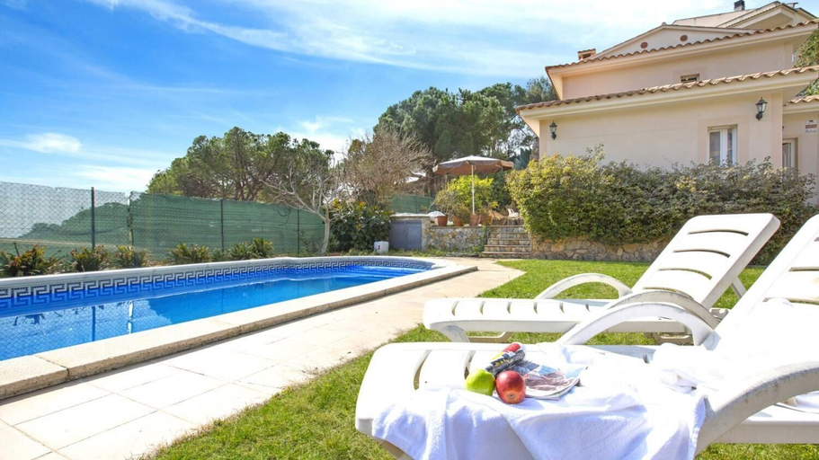 Room 5, Vila Lina in Lloret de Mar, Girona