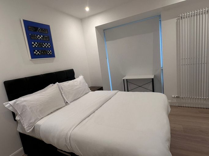 Room 2, Excel London Gateway Apartments, London