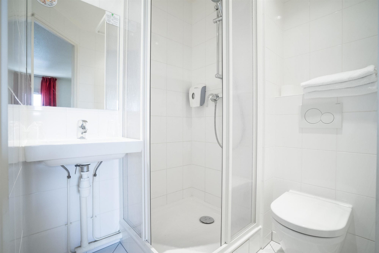 Bathroom 4, Hotel Premiere Classe Orly Rungis, Val-de-Marne