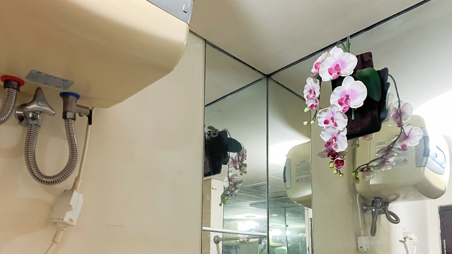 Bathroom 5, Cozy and Minimalist Studio Apartment Mangga Dua, Jakarta Utara