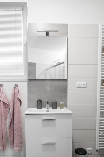 Others 4, Samoobsluzne Apartmany Evicenstvo, Frýdek-Místek