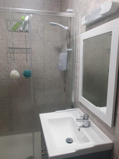 Bathroom 3, Tranquil Countryside Farmhouse Stay