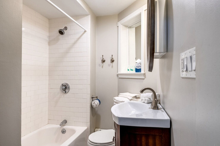 Bathroom, 19 Battery St, Boston